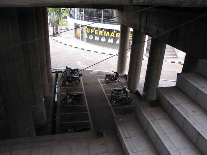 photo showing the 20 foot dropoff